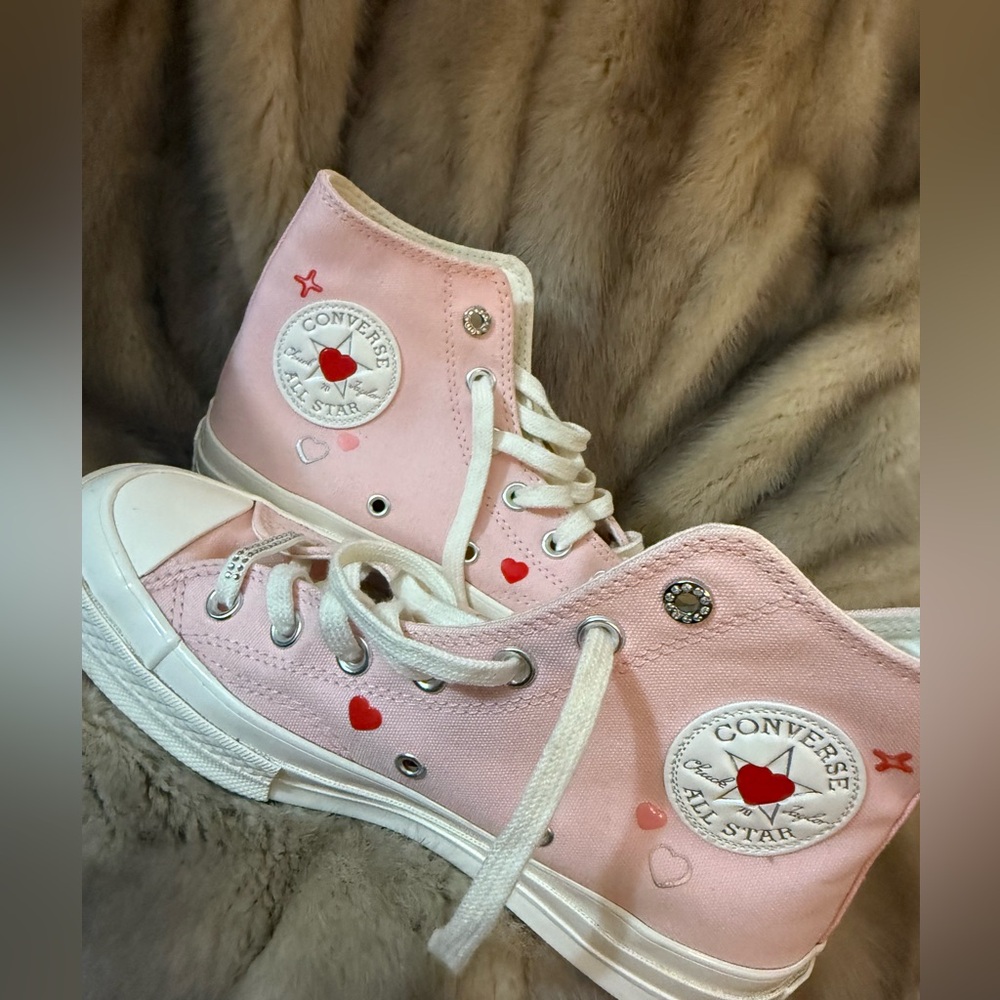 Converse Pink Heart High-Tops